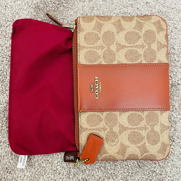 NWT - COACH SMALL WRISTLET IN COLORBLOCK SIGNATURE CANVAS (32445) - Picture 5 of 7